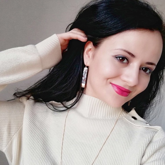 Bar Earrings - Picture 4 of 4